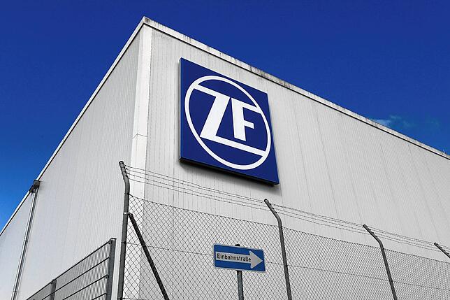 Das Werk des Autozulieferers ZF Friedrichshafen in Mecklenburg-Vorpommern, in der Stadt Laage. Die neue Regelung gilt für alle deutschen ...