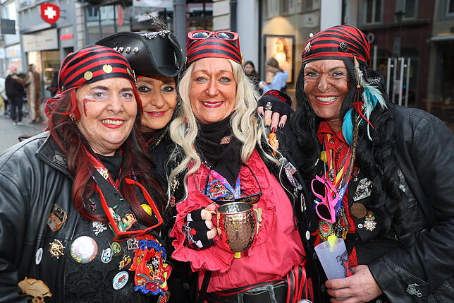 Bild 32: Konstanzer Straßenfasnacht 2025: Wenn die Altstadt zur Partyzone wird - Hier die schönsten Bilder!