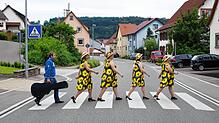 Wie einst John, Paul, George und Ringo in der Abbey Road: Die Schrillen Fehlaperlen treten am Freitag, 12. September, mit ihrem Programm ...