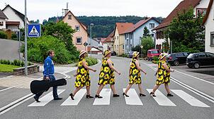 Wie einst John, Paul, George und Ringo in der Abbey Road: Die Schrillen Fehlaperlen treten am Freitag, 12. September, mit ihrem Programm ...
