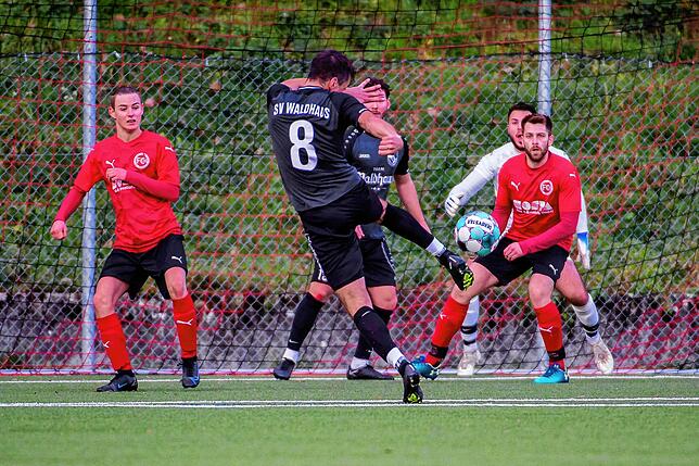 Bild 2: SV Waldhaus gewinnt beim FC 08 Bad Säckingen mit 3:1 &ndash; und wir haben Bilder!