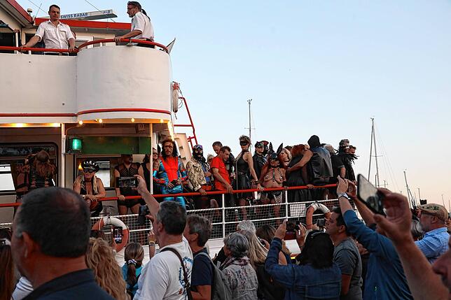 Bild 3: Lack, Leder und Lust &ndash; Das Torture Ship legt Zwischenstopp in Konstanz ein