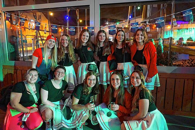 Bild 18: Hexenball Unadingen: Großes Spektakel mit Hexen, Geistern und anderen Narren