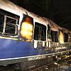 Völlig ausgebrannt ist der Waggon des sonderzugs von SC-Freiburg-Fans in Berlin. Zum Glück gab es lediglich vier Leichtverletzte.