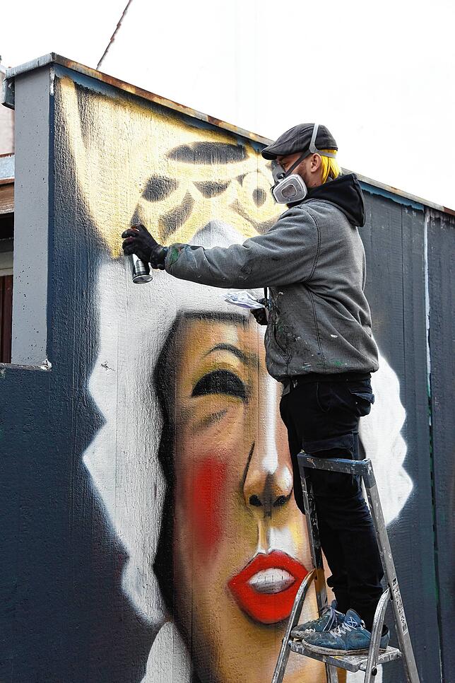 Bild 1: Graffiti zur Villinger Fasnet nimmt weiter Form an