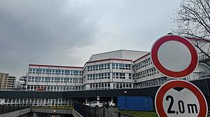 Aus dem alten Krankenhaus wird der Gesundheitscampus: Doch das wird die Stadt voraussichtlich mehr als 50 Millionen Euro kosten.