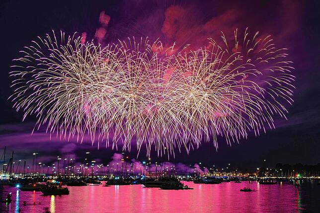 Bild 1: Wow! So atemberaubend schön ist das Feuerwerk 2025 beim Konstanzer Seenachtfest
