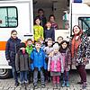 Die Gruppe des Jugendrotkreuzes Markdorf mit ihrer Leiterin Elisabeth Eckert-von Landenberg (rechts) und ihrer Assistentin Annabelle ...