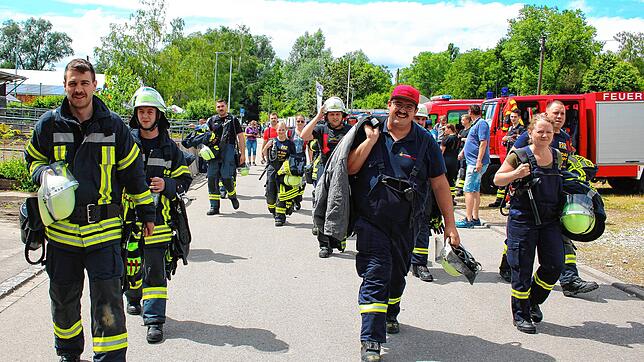 Von einer Leistungsbahn zur anderen waren diese Feuerwehrleute beim Kreisfeuerwehrtag in Bohlingen unterwegs. Das ganze Wochenende über ...
