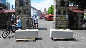 Bild : Geisinger in Partylaune: Straßenfest lockt tausende Besucher an