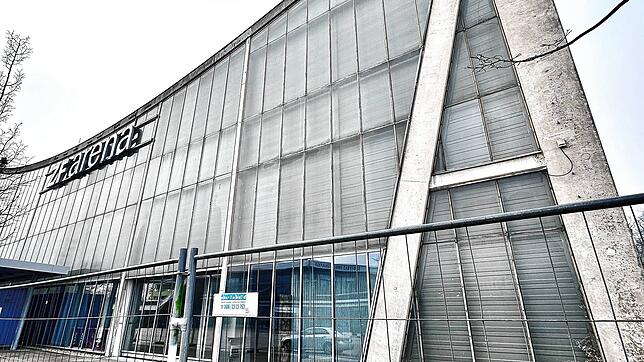 Die ZF-Arena ist seit dem 28. September 2020 wegen Einsturzgefahr aufgrund maroder Tragseile am Hallendach geschlossen.