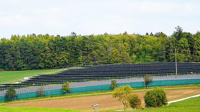 Oberhalb des Berghofs in Tengen gibt es bereits einen Solarpark, der seit anderthalb Jahren in Betrieb ist &ndash; wie hier vom ...