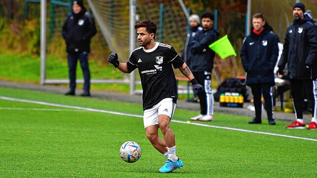 Leidenschaft: Milad Mombeni spielt seit zwei Monaten beim SV 08 Laufenburg. Der 32-jährige Iraner hat noch große Träume und Ziele.