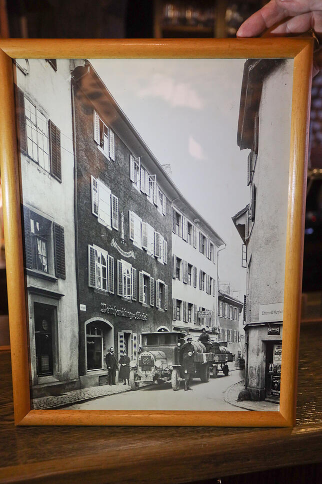 Ein Bild aus den 20er Jahren des vorherigen Jahrhunderts, als im Haus eine Weinhandlung beheimatet war.