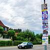 Nicht nur die etablierten Parteien werben entlang der Straßen für ihre Kandidaten und Ideale. In Friedrichshafen hängen gleich fünf ...