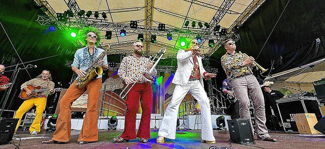 Bild 4: Alle Bilder von Papi&lsquo;s Pumpels bei der SommerSinnfonie in Bad Dürrheim
