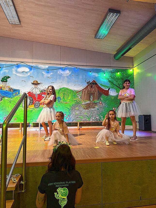 Bild 26: Bunte Fasnacht in Reckingen: Fasnachtsgärtner zeigen, wie man richtig feiert!