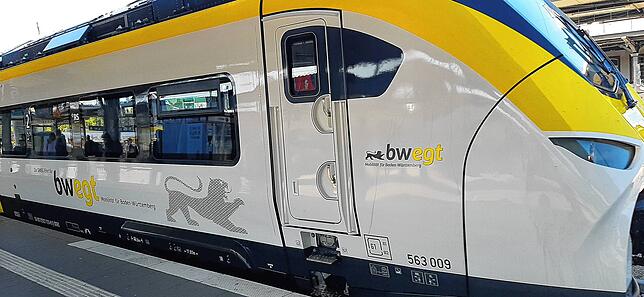 Das Bild zeigt einen Zug vom Typ Mireo Plus B im Bahnhof Offenburg.