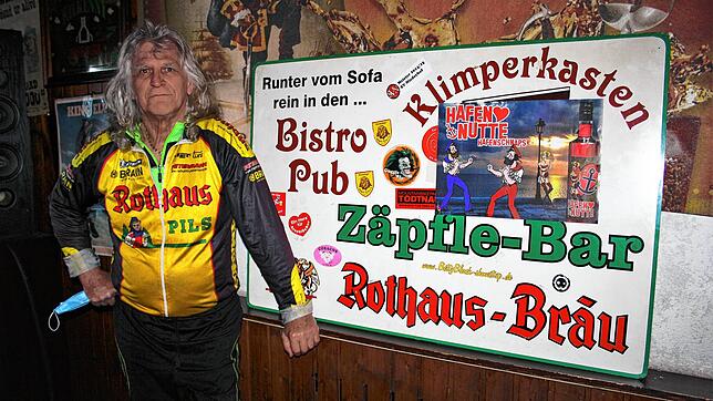 Hennry Adler betreibt seit 30 Jahren das Bistro Pub &bdquo;Klimperkasten&ldquo; in Todtmoos. Zusammen mit seinen Gästen möchte er das im ...