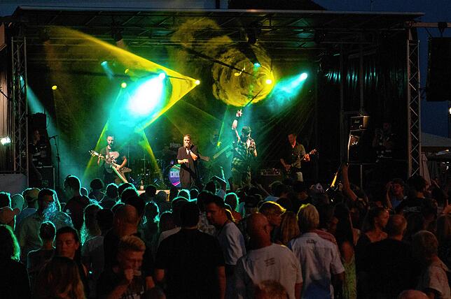Edelrock: Ihr Name ist Programm, hier ein Bild von ihrem Auftritt beim Promenadenfest in Überlingen.
