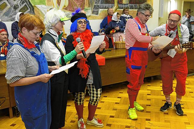 Bild 11: Alle Bilder zum Schmotzigen Dunschtig: Narren übernehmen das Singener Rathaus