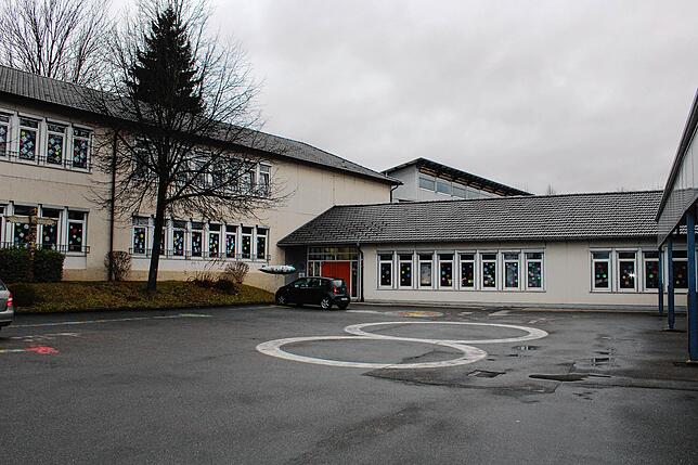 Die Albert-Merglen-Schule in der Heinrich-Heine-Siedlung muss generalsaniert werden. Inzwischen ist sie für die vielen Schüler im ...