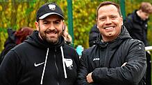 Erfolgs-Duo: Trainer Yasin Arac (links) peilt mit der SG FC Wehr/Brennet II den Aufstieg in die Kreisliga A an. Jörg Schick (37), sein ...