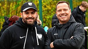 Erfolgs-Duo: Trainer Yasin Arac (links) peilt mit der SG FC Wehr/Brennet II den Aufstieg in die Kreisliga A an. Jörg Schick (37), sein ...
