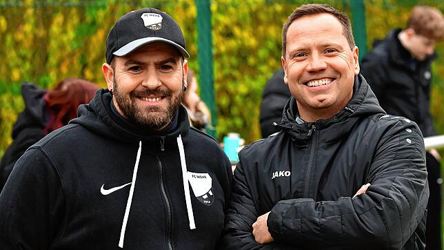 Erfolgs-Duo: Trainer Yasin Arac (links) peilt mit der SG FC Wehr/Brennet II den Aufstieg in die Kreisliga A an. Jörg Schick (37), sein ...