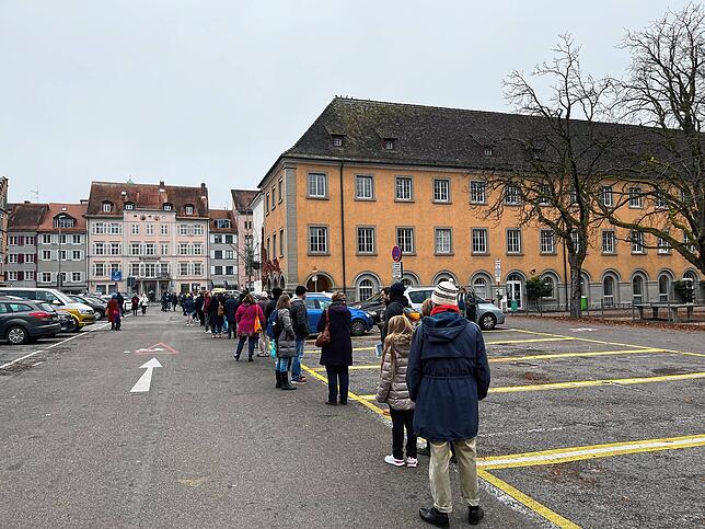 Die Schlange führte auch rund um den Stephansplatz.