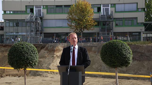 Festakt zum Baubeginn mit OB Jan Zeitler am 21. September. Auf dem Schulcampus in Überlingen entsteht eine neue Sporthalle. Jetzt ...