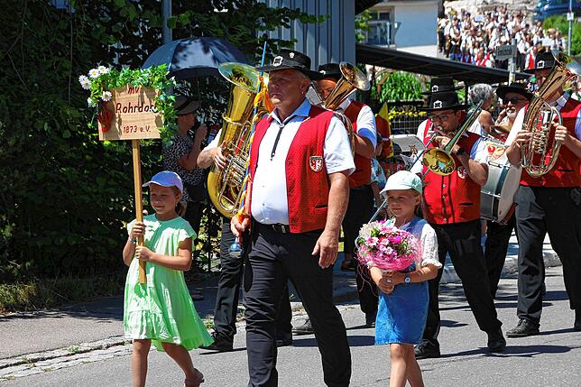 Bild 10: Dorf-Musik-Fest in Menningen mit buntem Programm und toller Stimmung: 850 Jahre Menningen und 125 Jahre Musikkapelle