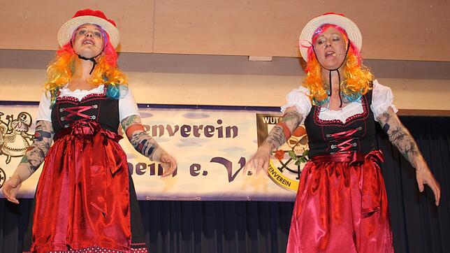 Sie sind die Geheimwaffe eines jeden Auftritts: Eva Wiggert und Tanja Stockburger, die Show-Girls aus Bachheim.