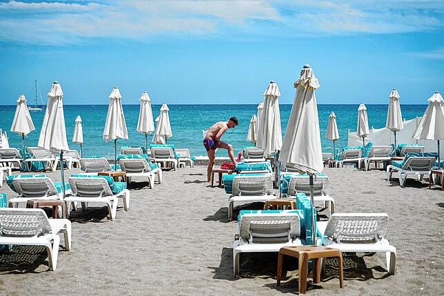 In Spanien gelten je nach Region unterschiedliche Regeln. An vielen Orten ist Strandurlaub jedoch möglich.