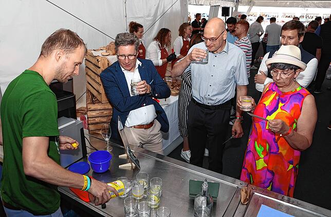 Bild 2: Sponsorenempfang beim Fest der Pferde vom Garten ins VIP Zelt