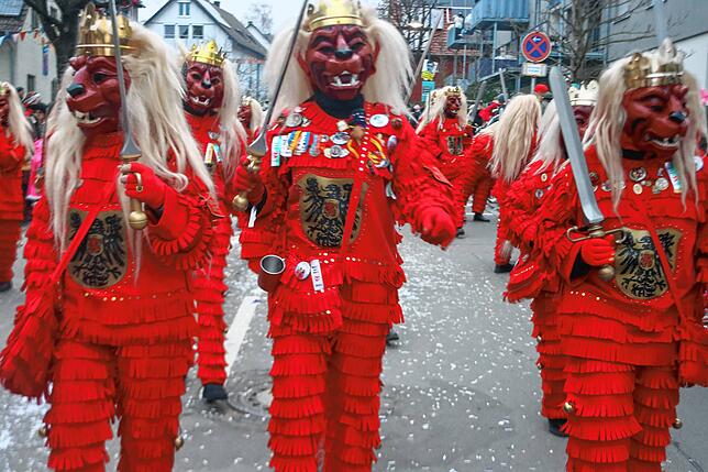 Bild 2: Bonndorf feiert den 40. Geburtstag des Narrenvereins mit riesigem Umzug