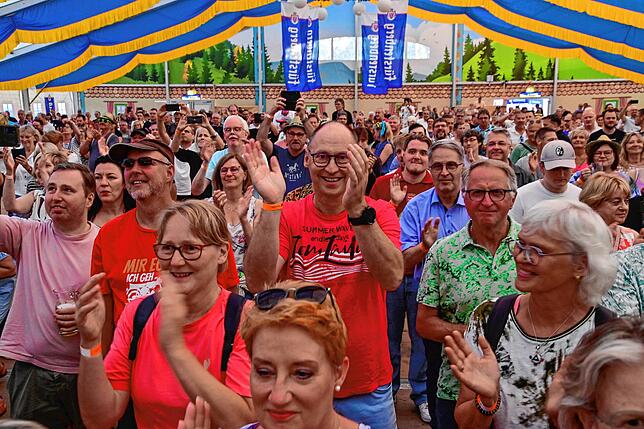 Bild 2: 1000 Besucher feiern mit der Spider Murphy Gang