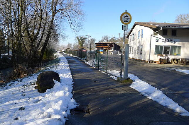 Der Fuß- und Radweg beim Bauhof könnte theoretisch während der Sperrung der Brücke zu einer Behelfsstraße werden.
