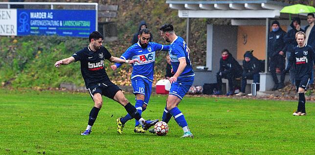 Bild 2: FC Erzingen beendet im Nebel den Siegeszug des SV Buch &ndash; und wir haben die Bilder!