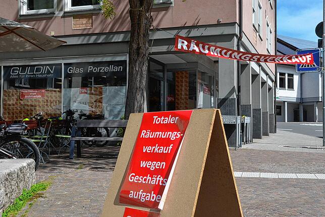 41 Jahre lang hat Sylvia Ströer das Haushaltwarengeschäft im Stadtgraben geführt. Seit einigen Wochen läuft nun der Räumungsverkauf, am ...