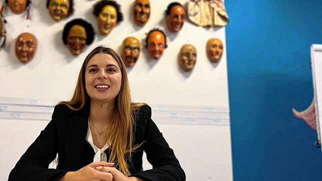 Saray Paredes Zavala an ihrem Arbeitsplatz im Museum Narrenschopf. Die 33-jährige Kulturwissenschaftlerin widmet sich in ihrem Podcast ...