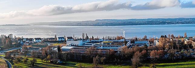 Der Diehl-Standort in Überlingen aus der Vogelperspektive. Hier haben gleich mehrere Teilkonzerne von Diehl ihren Sitz.