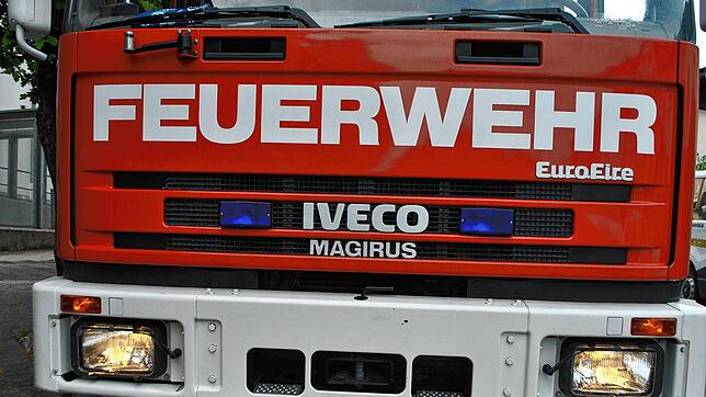 Ein Auto ist auf der Hauptstraße in Schwörstadt komplett ausgebrannt. (Symbolbild)