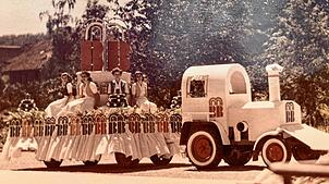 Wehr feierte seine Stadterhebung 1950. Der Festwagen der MBB war gemeinsam mit jenem der Wehra AG die letzte Attraktion des Festumzugs. ...