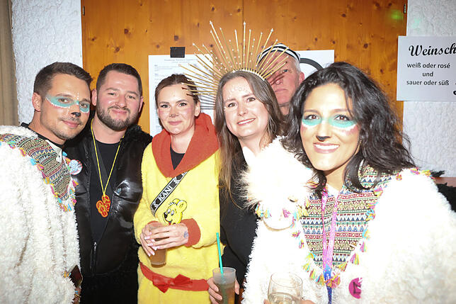 Bild 24: Konstanzer Straßenfasnacht 2025: Die Stimmung ist auch am Fasnachtsfreitag super