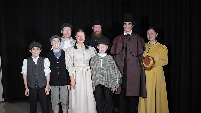 Das Freilichtspiel „Die Schwarze Rose“ handelt vom Leben des Heimatkünstlers Heinrich Ernst Kromer und seiner Familie. Das sind die ...