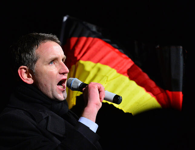 Eher komisch als kitschig: Thüringens AfD-Landesvorsitzender Björn Höcke bei einer Kundgebung.