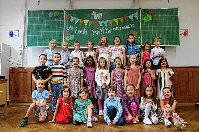 25 Jungen und Mädchen wurden in die Klasse 1c der Heinrich-Hansjakob-Schule Waldshut eingeschult. Klassenlehrerin ist Sabine Springer.