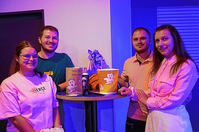 Soraya Tontsch, Julian Sauter, Maik Sauter und Nica Korch sehen sich zuerst den Barbie und dann den Oppenheimer Film an.