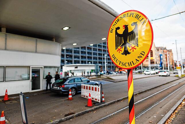 Die Schweiz will den Einkaufstourismus in Richtung Deutschland eindämmen.